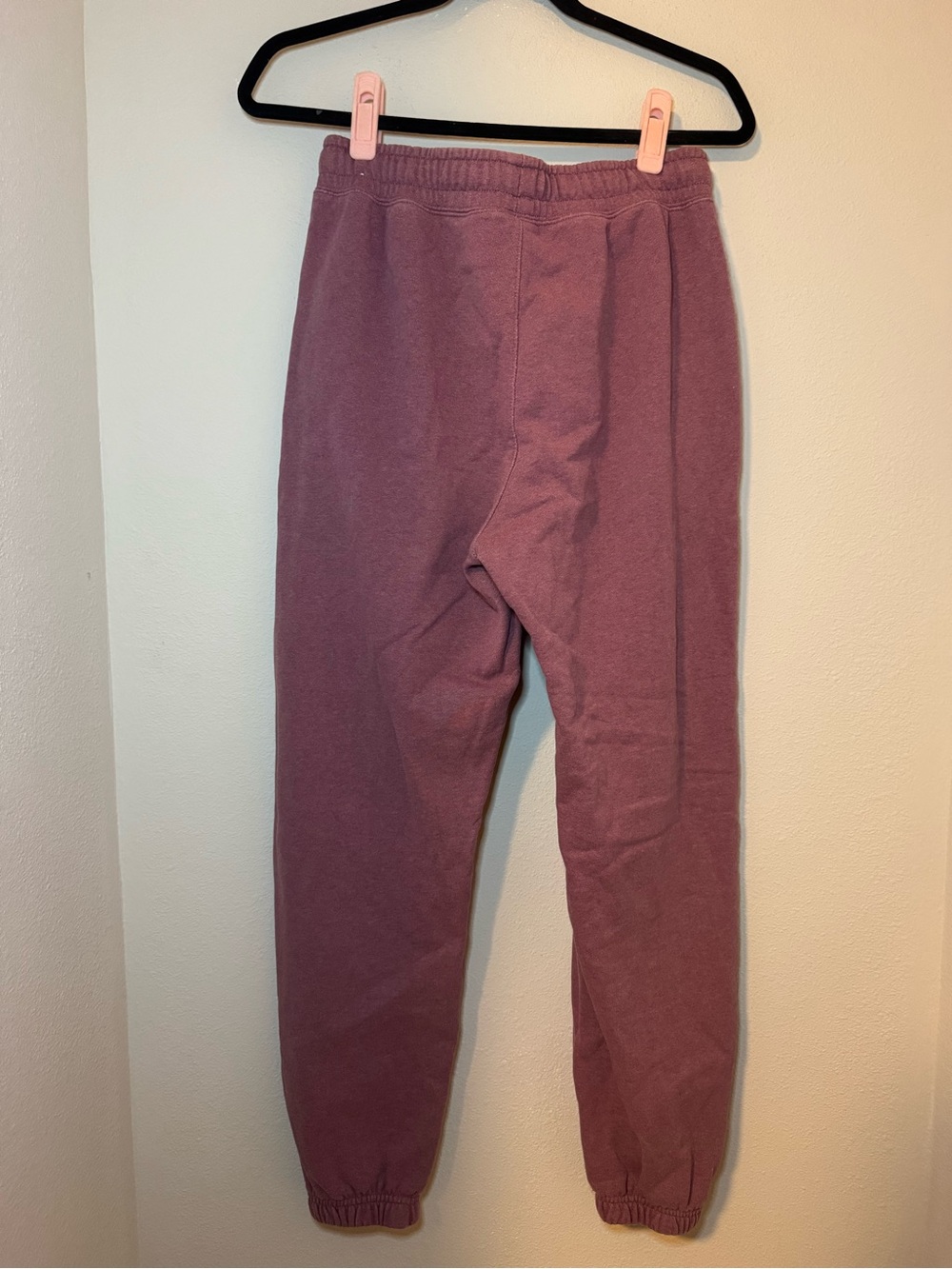 Jordan Women's Essentials Fleece Jogger Pants in a mauve - Picture 5 of 7